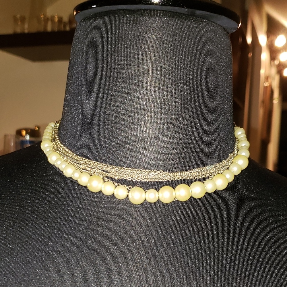 Vintage Monet Costume 15" Faux Cream Color Pearls & Goldtone Chain Necklass